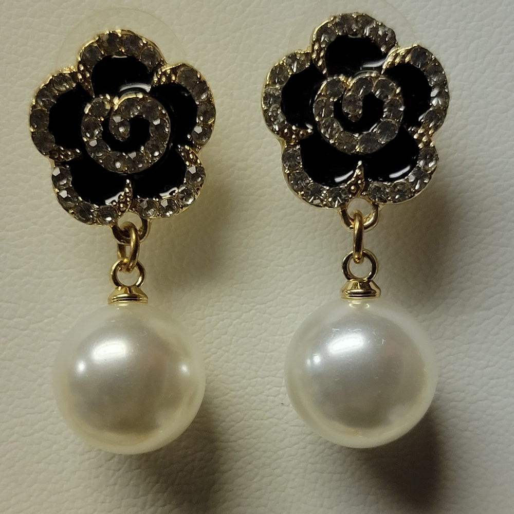 Paperclip Layered Chain Camillia Pendant And Earing Set, New - Picture 3 of 4
